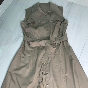 Trench coat style sleeveless dress